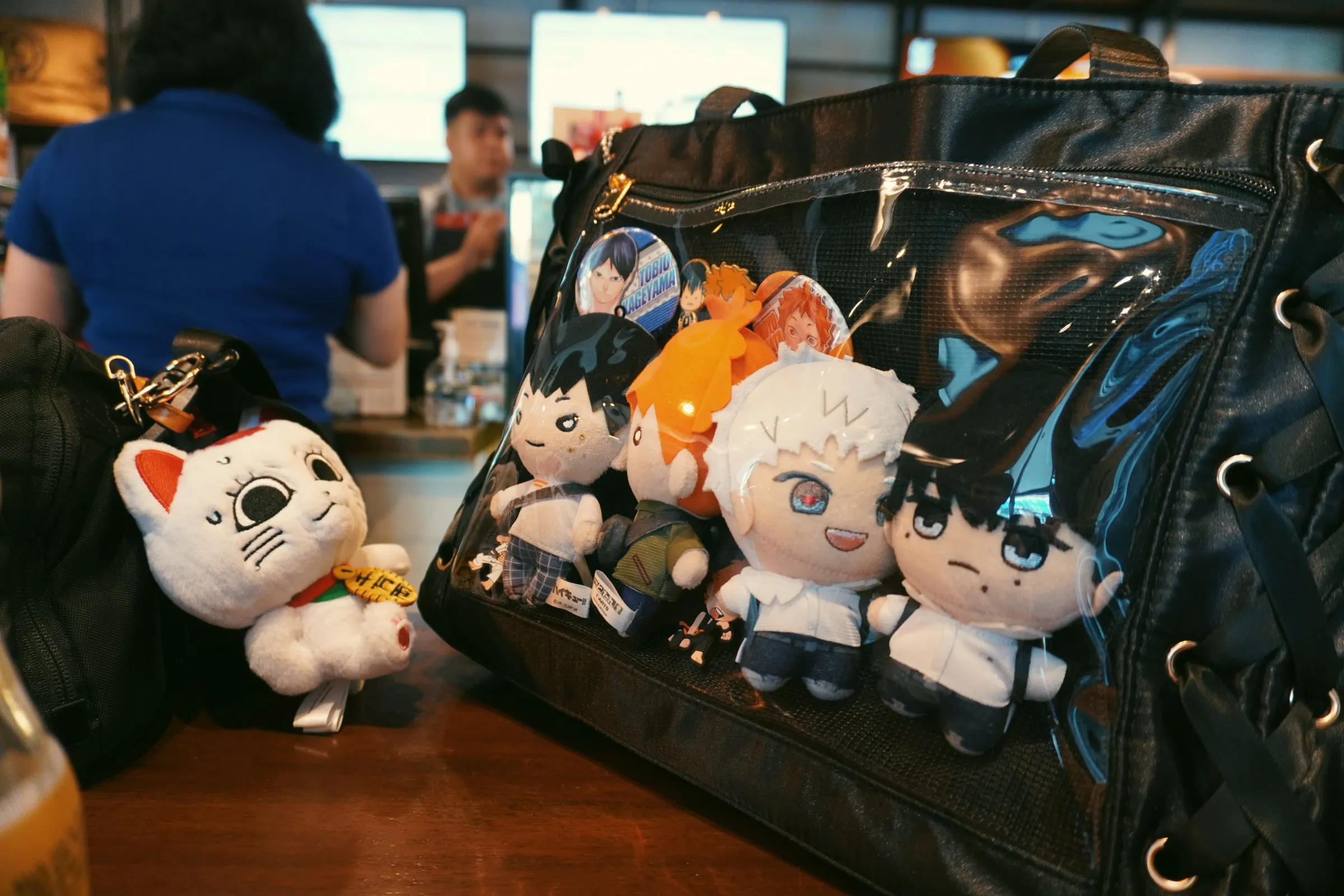 Showcasing Elixa's itabag. I thought "itabag" was a brand. It means "painful bag". Pain may mean different things like painfully embarassing or an expensive hobby. I don't know. Maybe for this specific instance, it's pain to the owner's wallet. Jk