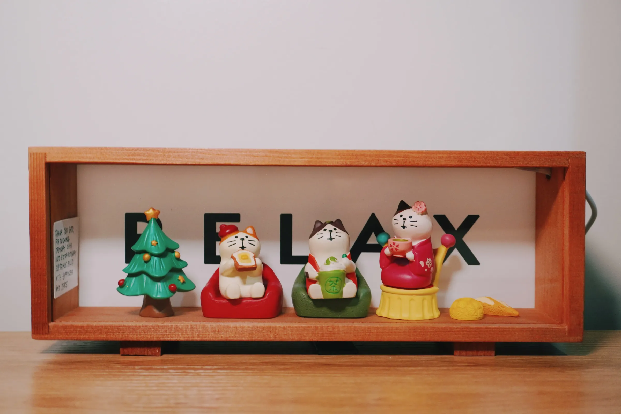 We bought from three online shops, but the quality was the same. Some items like this specific version of the Christmas tree were only available from one shop.