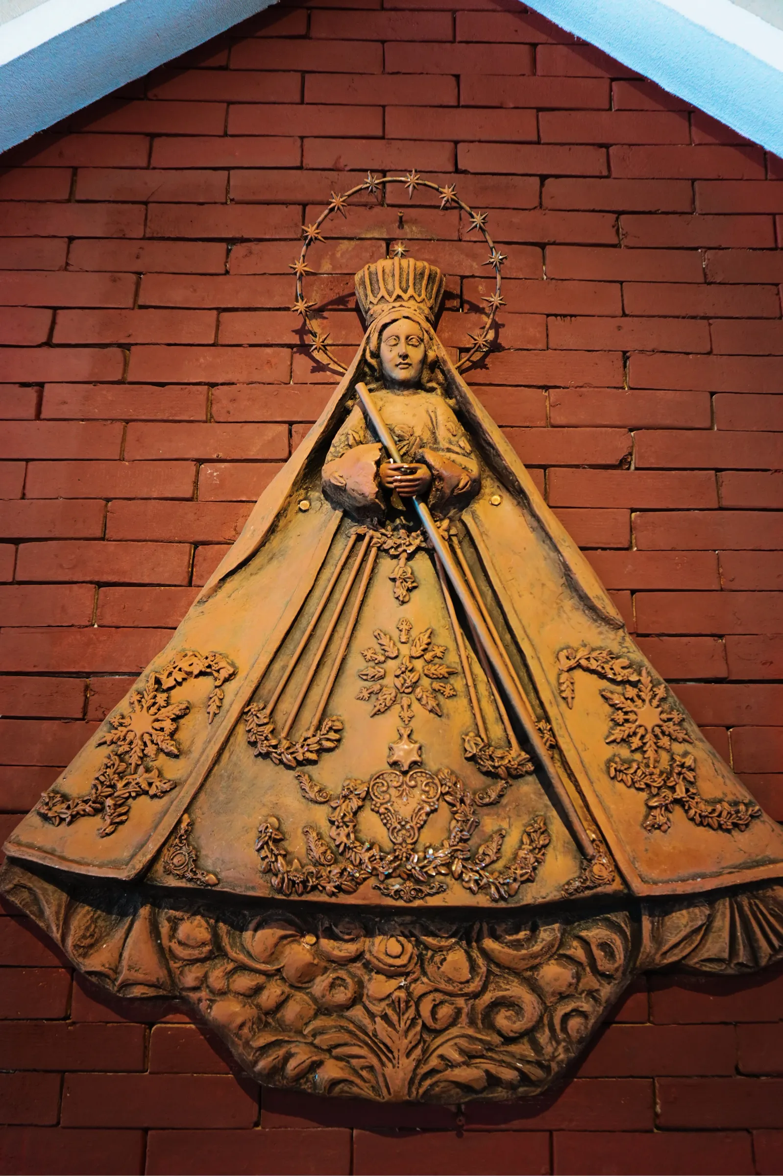 A kind young man offered his seat to Mama. God bless him! ♥️