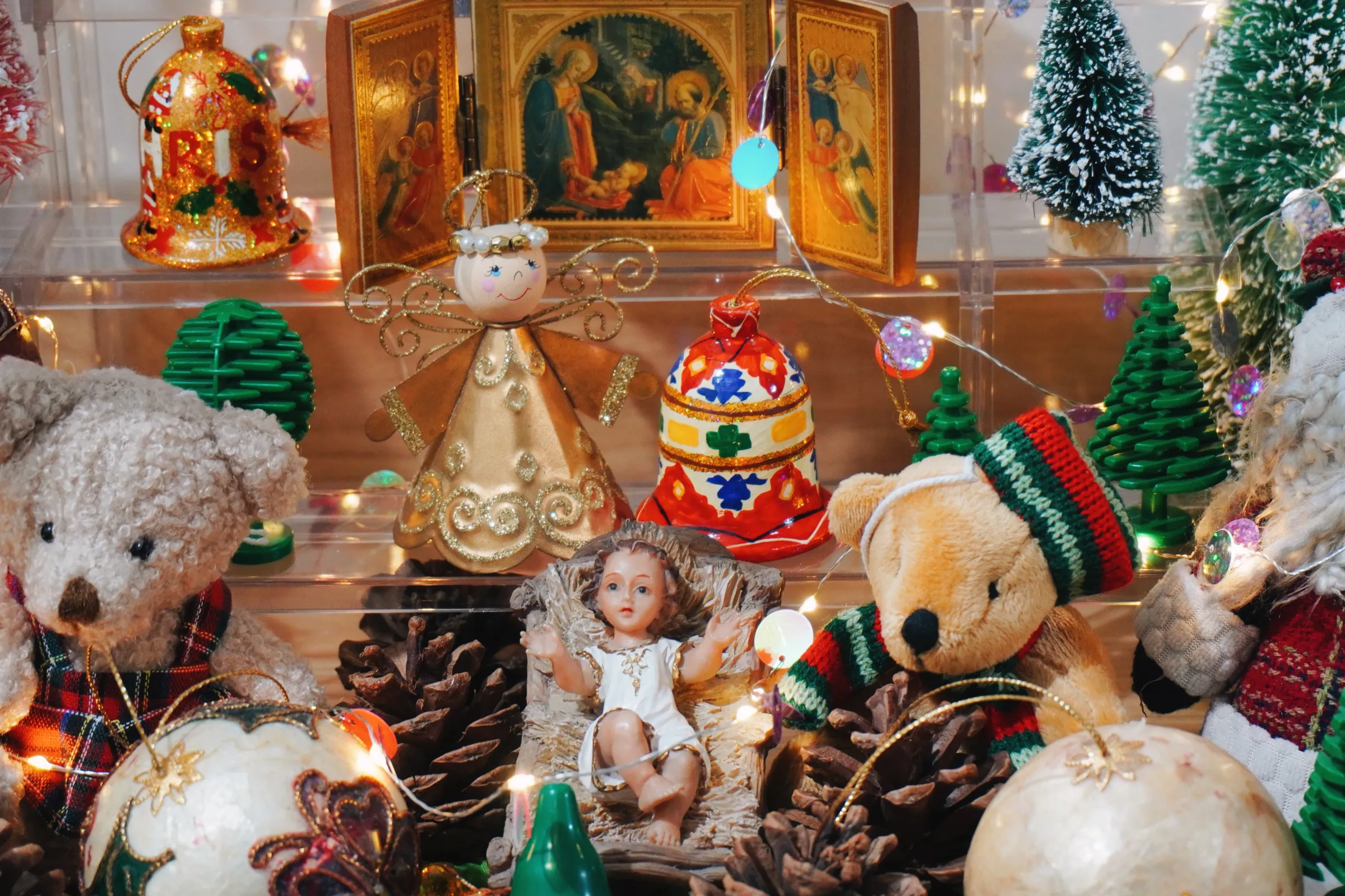 "Niko and ..." bells, Gourdo's Christmas balls and pine cones, Flying Tiger lights, and snow-laden trees from more recent years