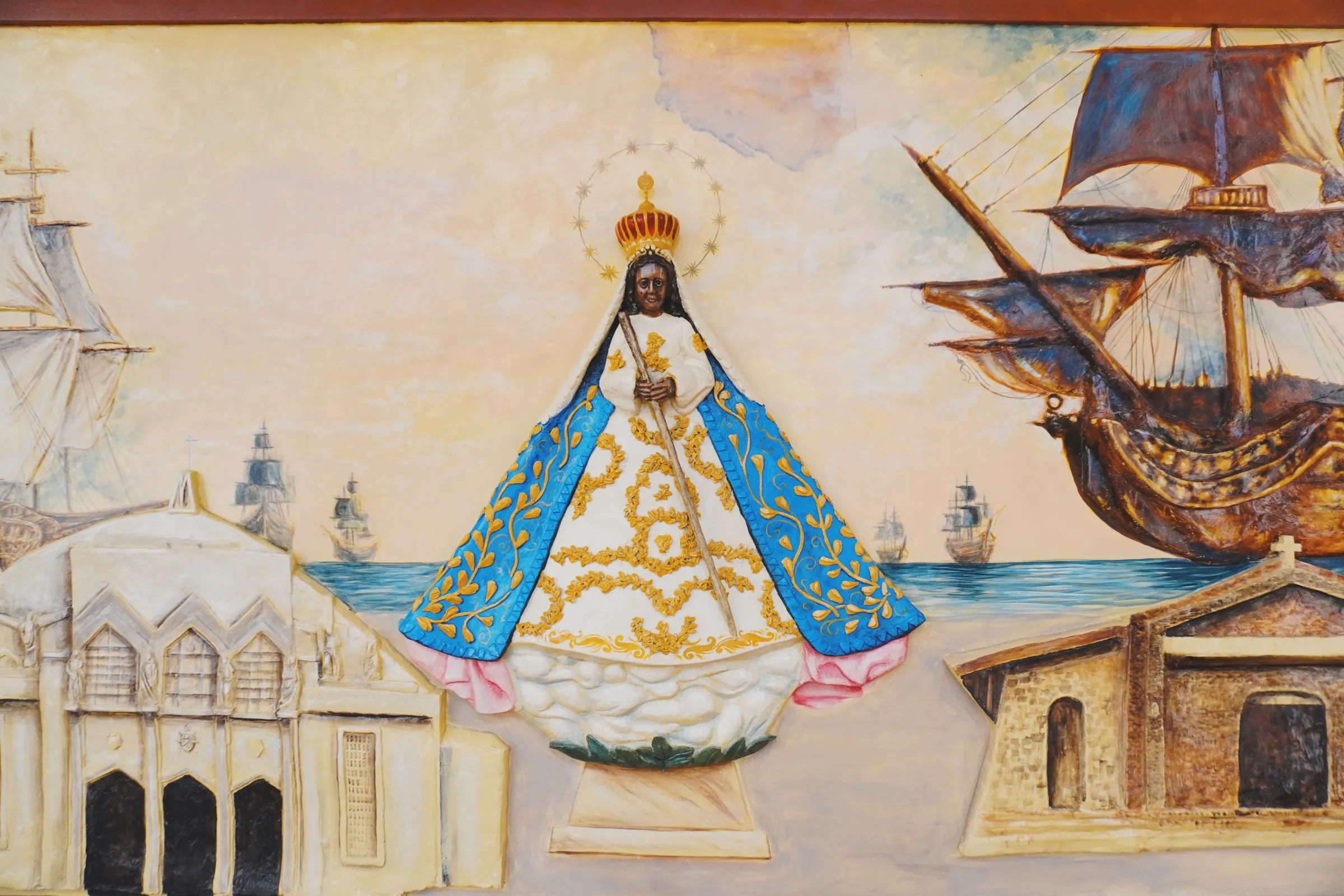 The original Black Madonna is enshrined above the main altar. It was brought by Governor General Juan Niño de Tabora from Mexico in 1626. Their safe voyage was attributed to Our Lady.